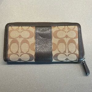 Brown Coach wallet, matching purse in separate listing.